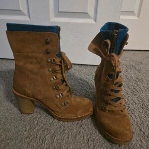 UGG Tan Suede Lace-Up Heeled Ankle Boots with Blue Lining